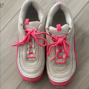 Nike Women’s Air Max 97 SE in pink & white